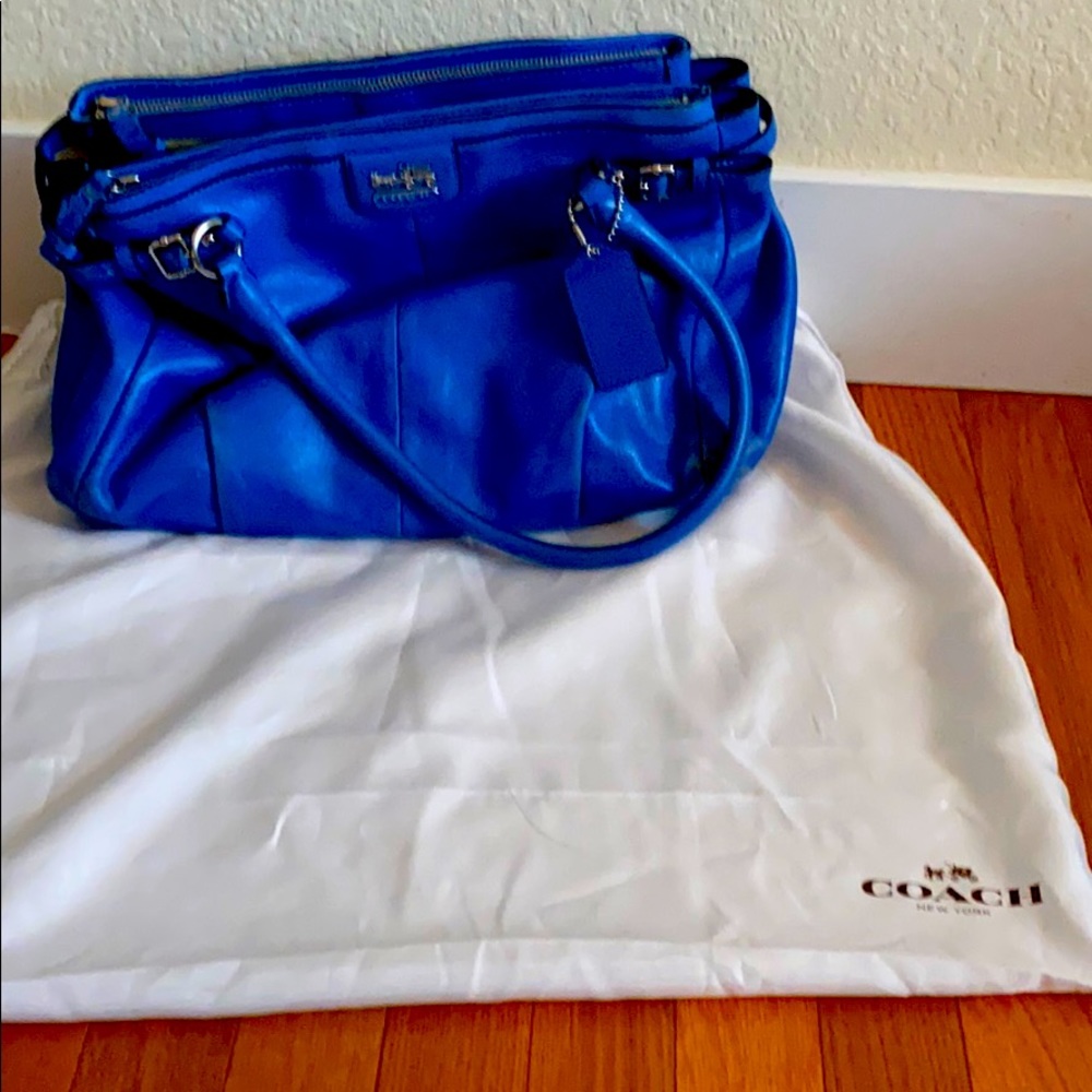 Blue bucket coach bag w LOTS of pockets and duster